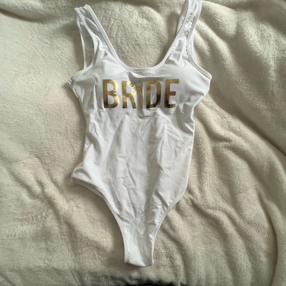 Bride One Piece - Picture 2 of 4